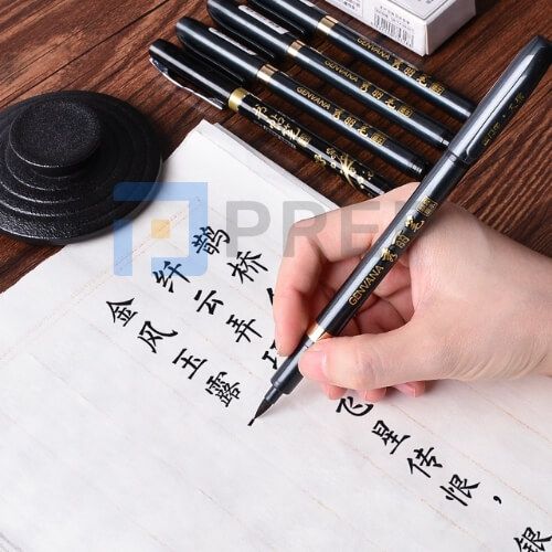 Bút lông giúp luyện viết chữ Hán thư pháp
