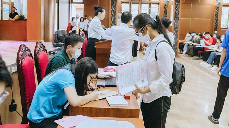Nhận chứng chỉ thi VSTEP Đại học Sài Gòn